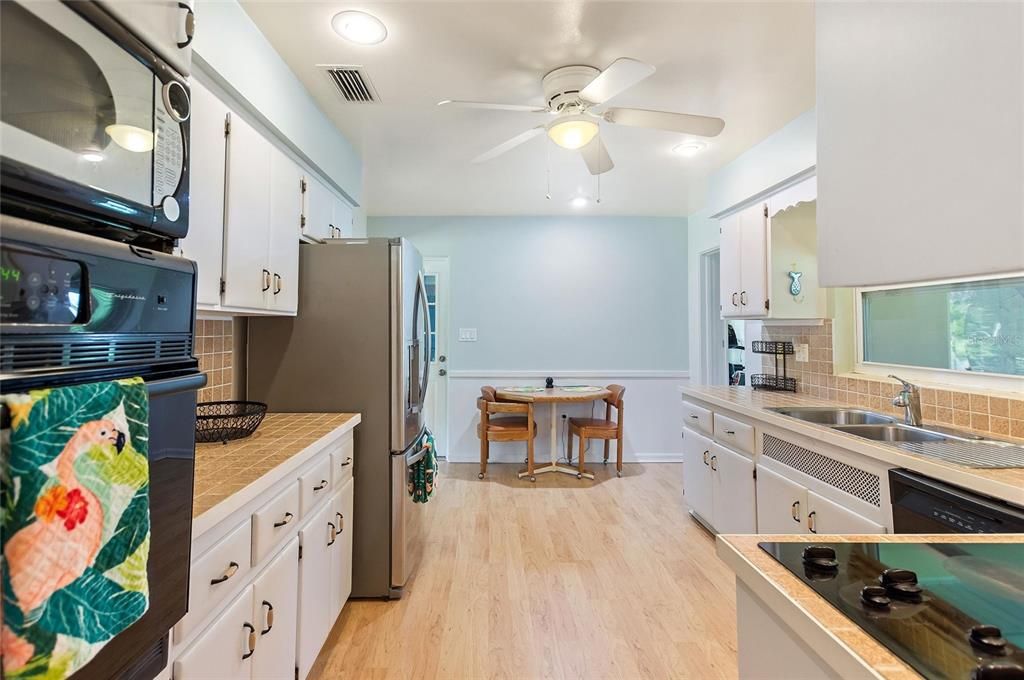 На продажу: $349,000 (2 спален, 2 ванн, 1660 Квадратных фут)