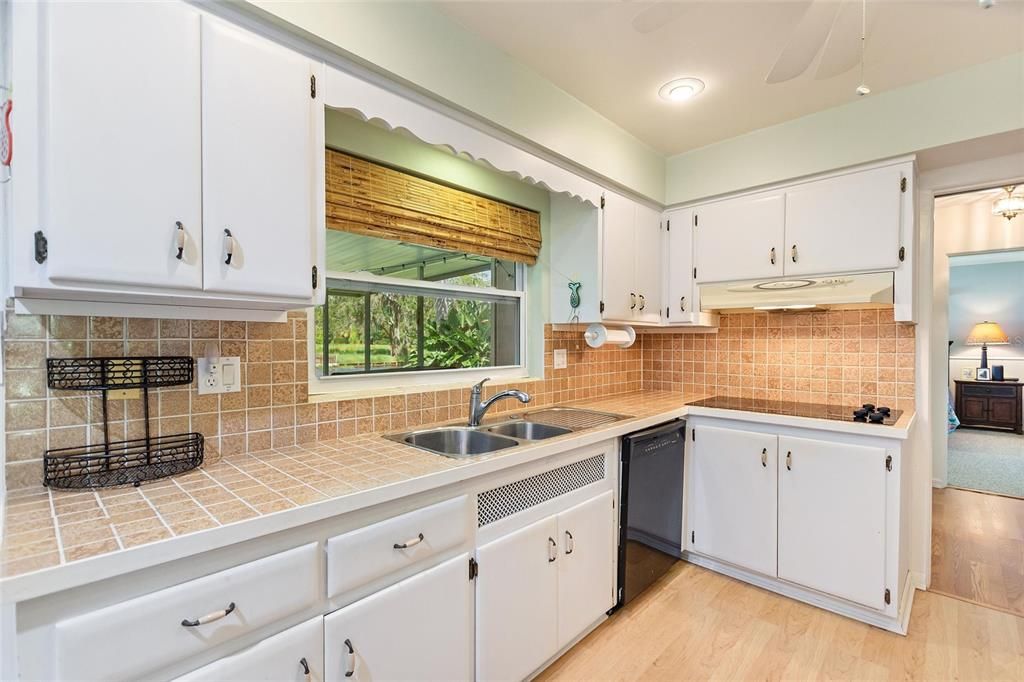 На продажу: $349,000 (2 спален, 2 ванн, 1660 Квадратных фут)