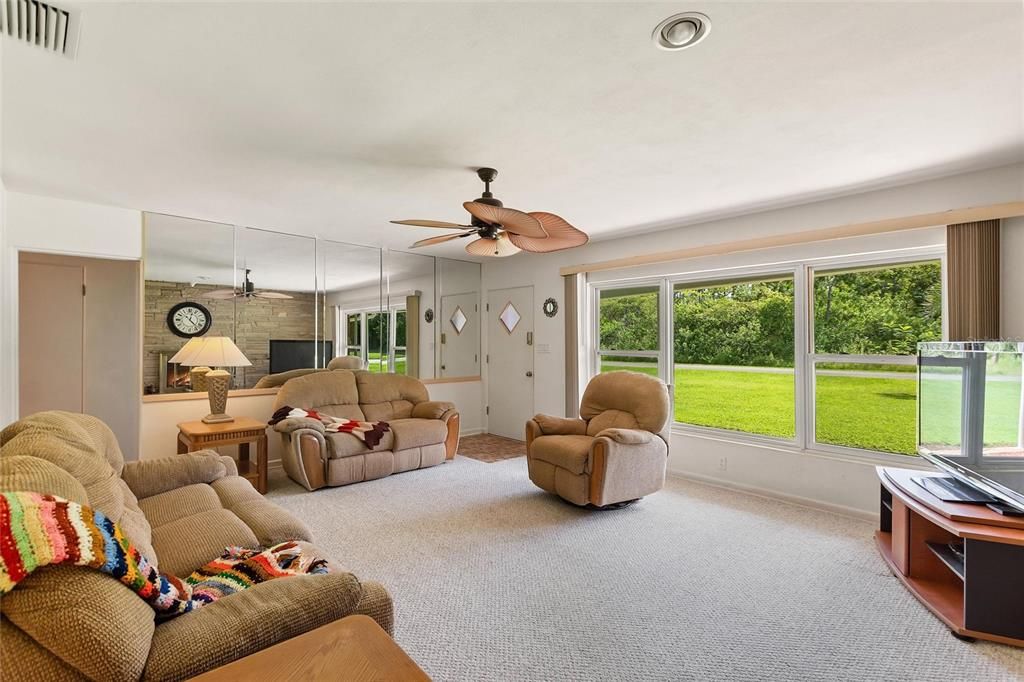 На продажу: $349,000 (2 спален, 2 ванн, 1660 Квадратных фут)