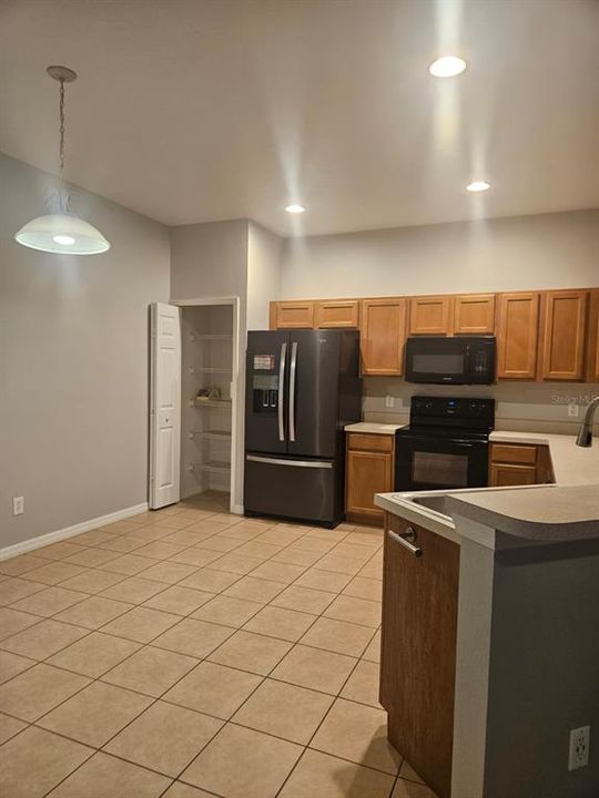 For Rent: $2,599 (3 beds, 2 baths, 1537 Square Feet)