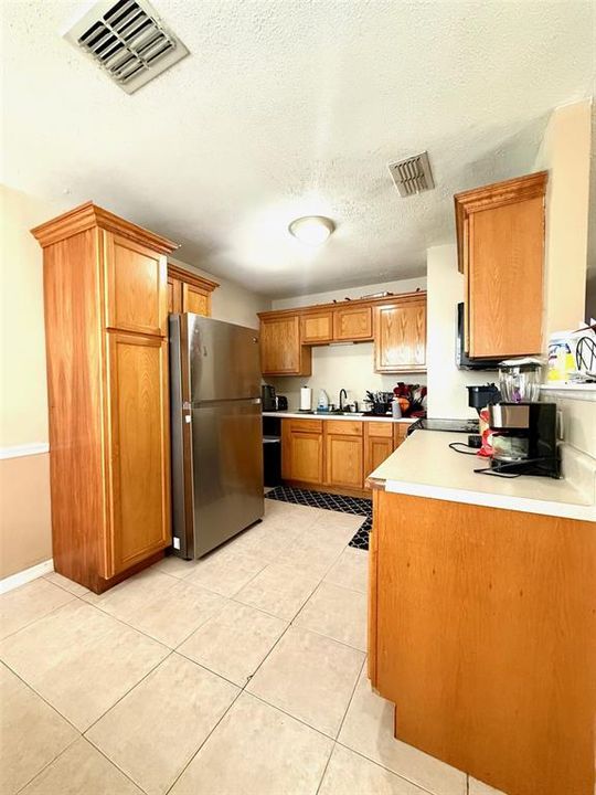For Sale: $164,900 (2 beds, 1 baths, 864 Square Feet)