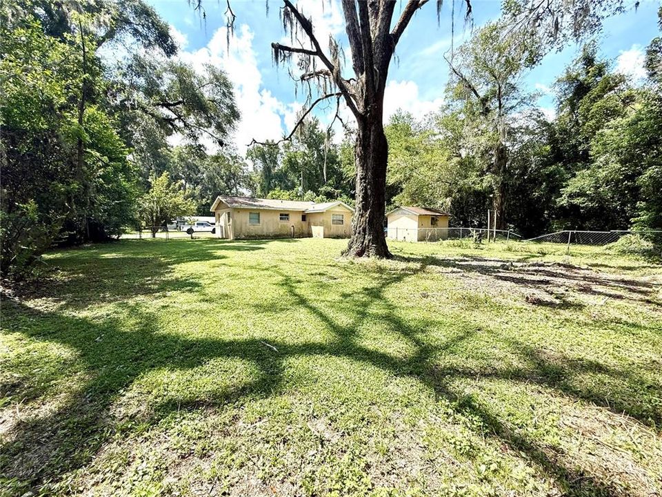 For Sale: $164,900 (2 beds, 1 baths, 864 Square Feet)