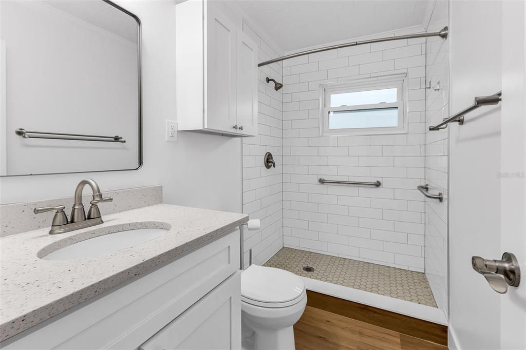 Под контрактом: $350,000 (4 спален, 0 ванн, 2016 Квадратных фут)