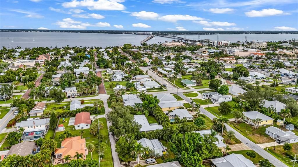 Под контрактом: $350,000 (4 спален, 0 ванн, 2016 Квадратных фут)