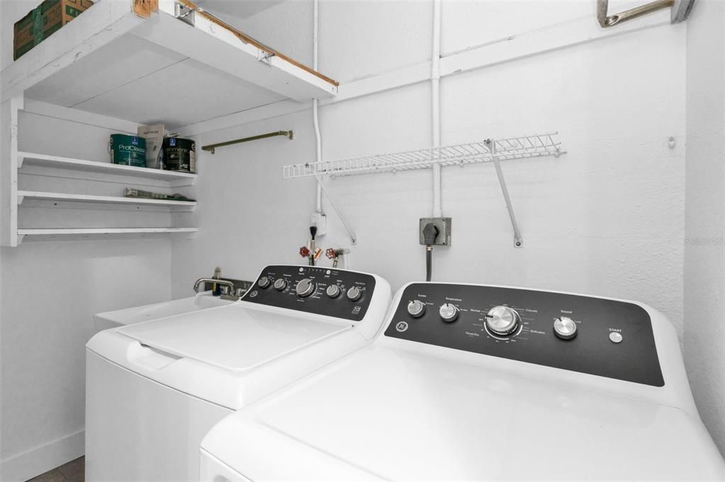 Под контрактом: $350,000 (4 спален, 0 ванн, 2016 Квадратных фут)