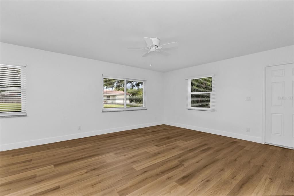 Под контрактом: $350,000 (4 спален, 0 ванн, 2016 Квадратных фут)