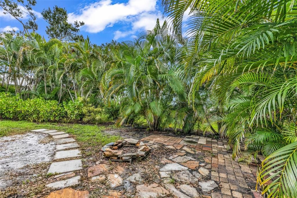 Под контрактом: $350,000 (4 спален, 0 ванн, 2016 Квадратных фут)