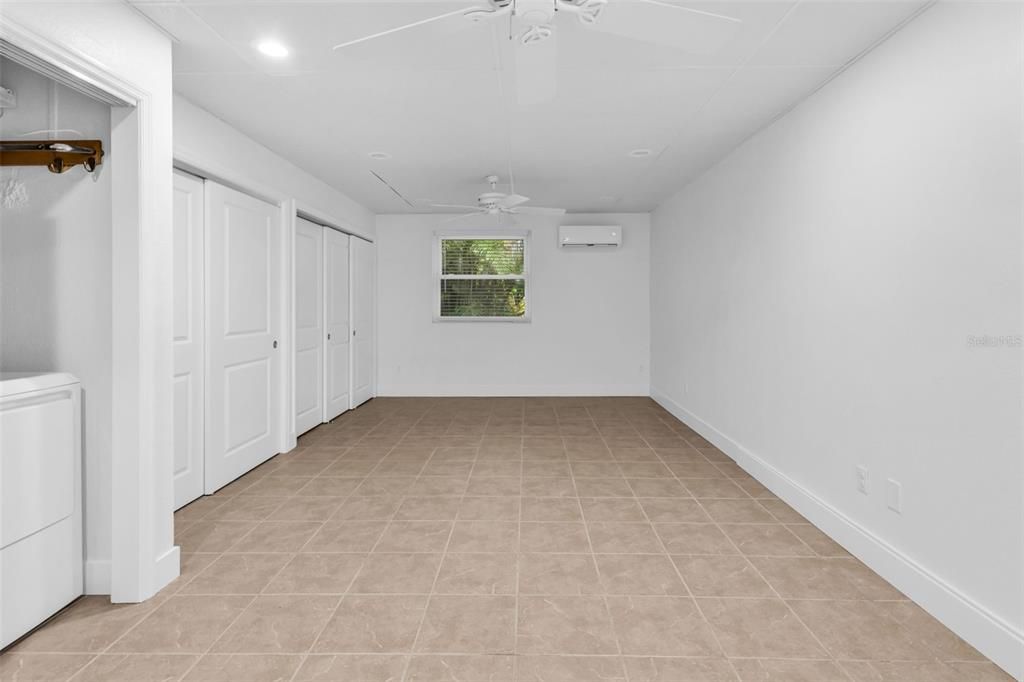 Под контрактом: $350,000 (4 спален, 0 ванн, 2016 Квадратных фут)