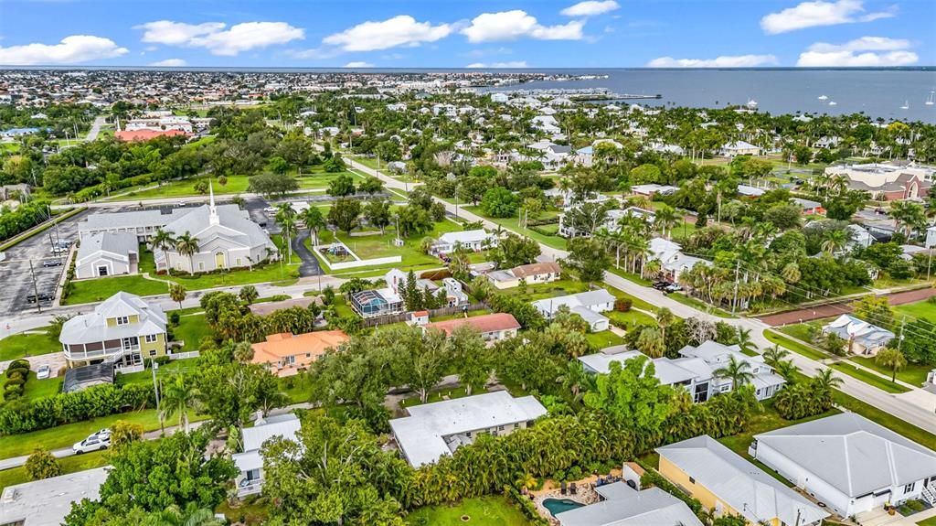 Под контрактом: $350,000 (4 спален, 0 ванн, 2016 Квадратных фут)