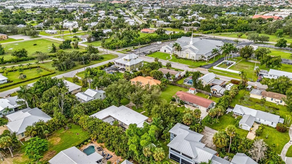 Под контрактом: $350,000 (4 спален, 0 ванн, 2016 Квадратных фут)