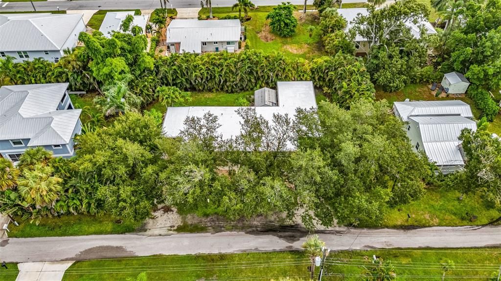 Под контрактом: $350,000 (4 спален, 0 ванн, 2016 Квадратных фут)