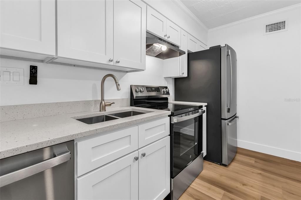 Под контрактом: $350,000 (4 спален, 0 ванн, 2016 Квадратных фут)