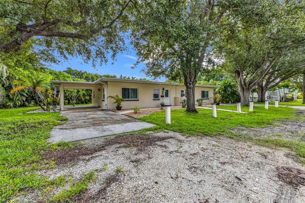 Под контрактом: $350,000 (4 спален, 0 ванн, 2016 Квадратных фут)