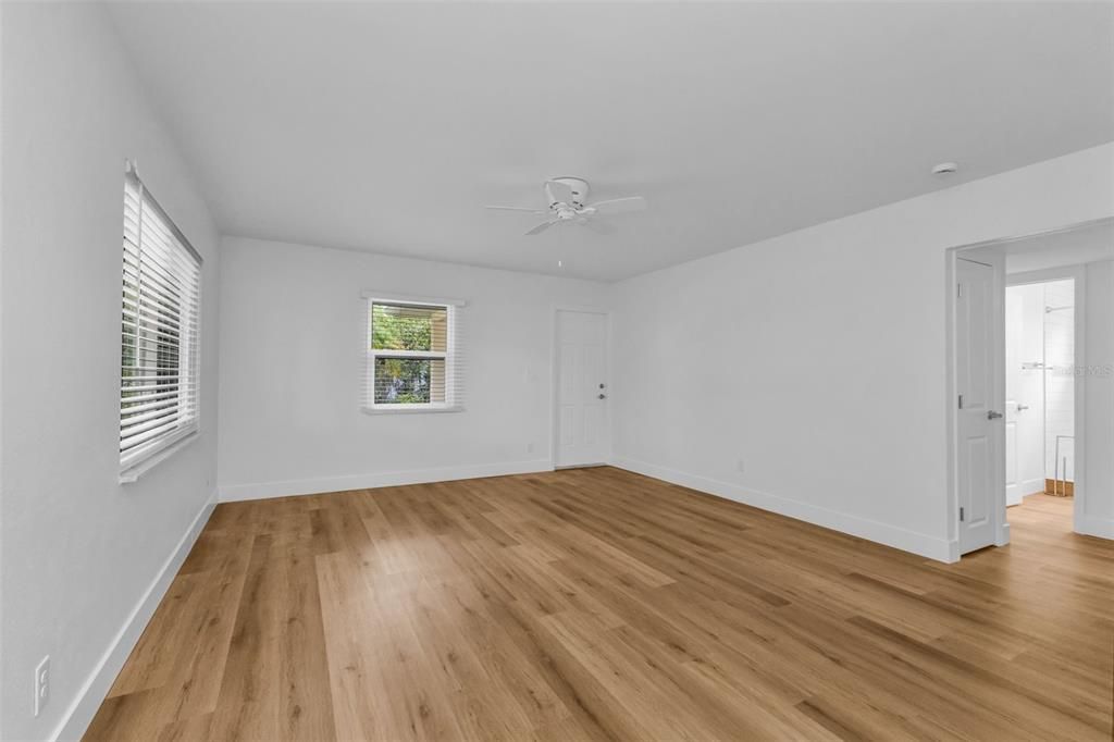 Под контрактом: $350,000 (4 спален, 0 ванн, 2016 Квадратных фут)