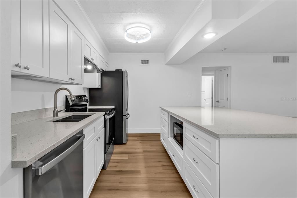 Под контрактом: $350,000 (4 спален, 0 ванн, 2016 Квадратных фут)