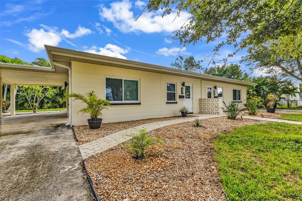 Под контрактом: $350,000 (4 спален, 0 ванн, 2016 Квадратных фут)