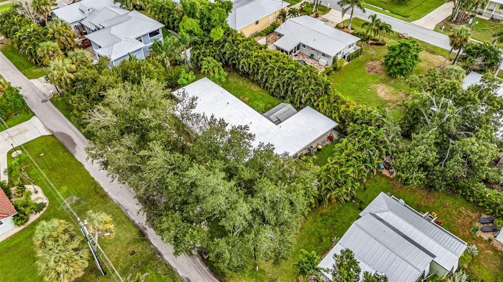 Под контрактом: $350,000 (4 спален, 0 ванн, 2016 Квадратных фут)