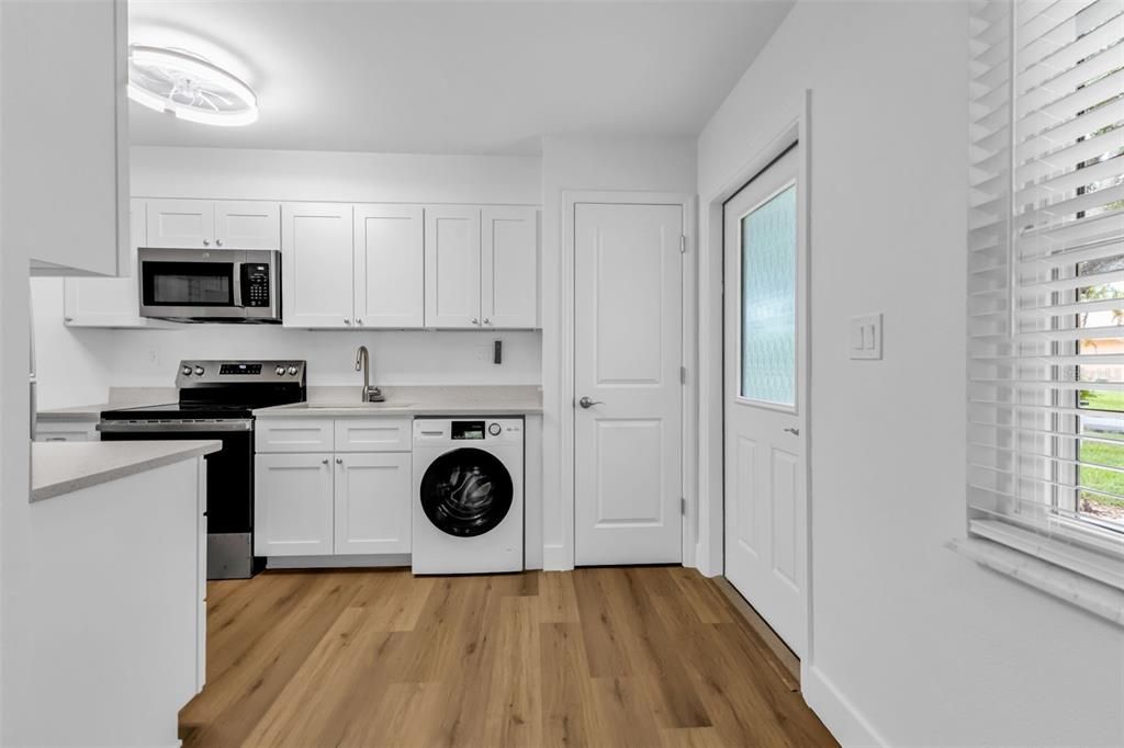 Под контрактом: $350,000 (4 спален, 0 ванн, 2016 Квадратных фут)