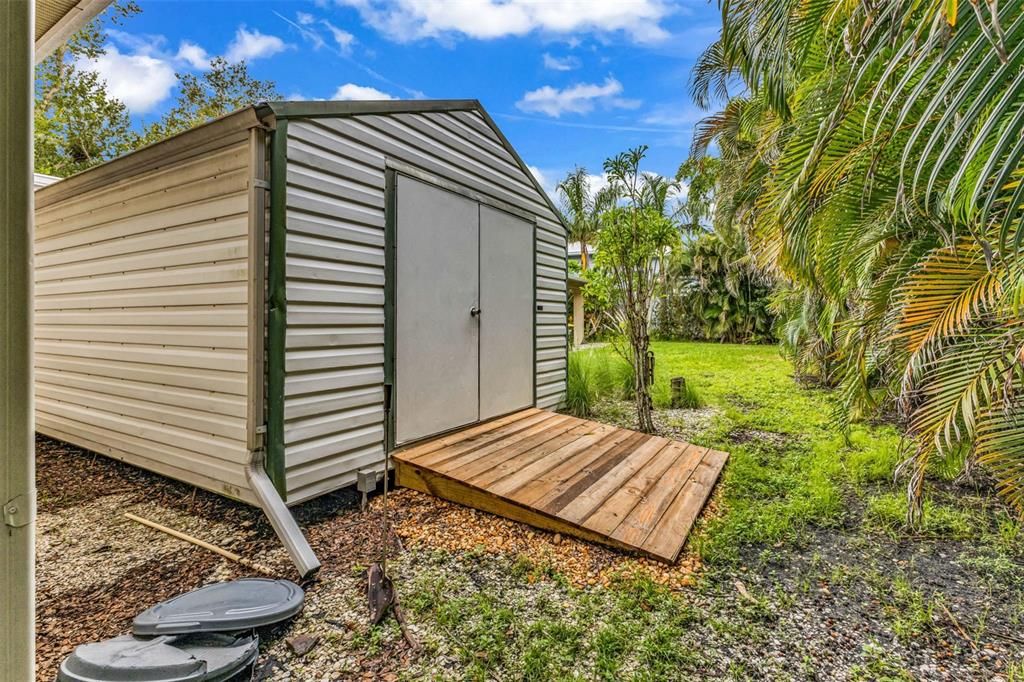 Под контрактом: $350,000 (4 спален, 0 ванн, 2016 Квадратных фут)