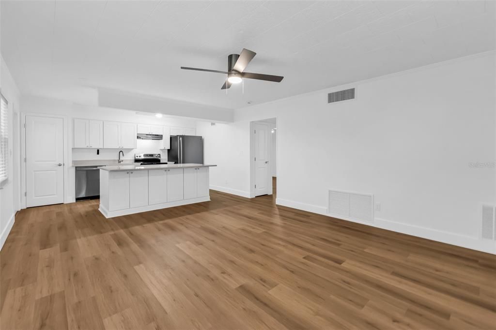 Под контрактом: $350,000 (4 спален, 0 ванн, 2016 Квадратных фут)