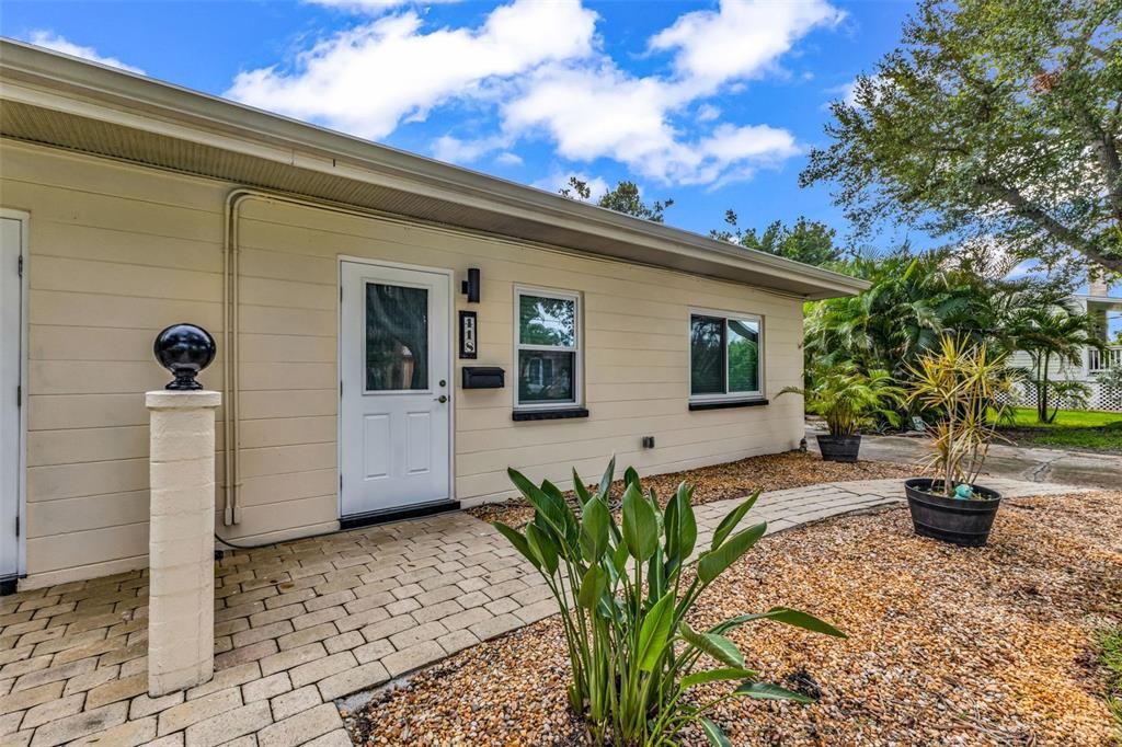 Под контрактом: $350,000 (4 спален, 0 ванн, 2016 Квадратных фут)