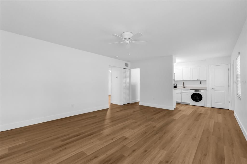 Под контрактом: $350,000 (4 спален, 0 ванн, 2016 Квадратных фут)