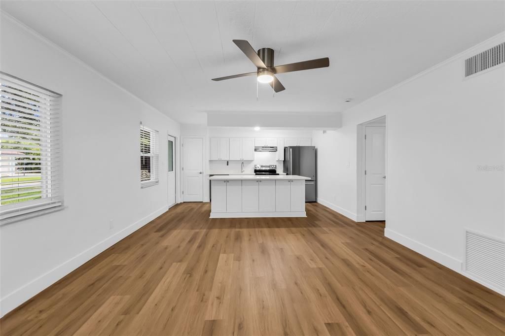 Под контрактом: $350,000 (4 спален, 0 ванн, 2016 Квадратных фут)