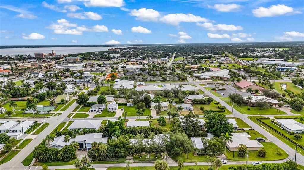 Под контрактом: $350,000 (4 спален, 0 ванн, 2016 Квадратных фут)