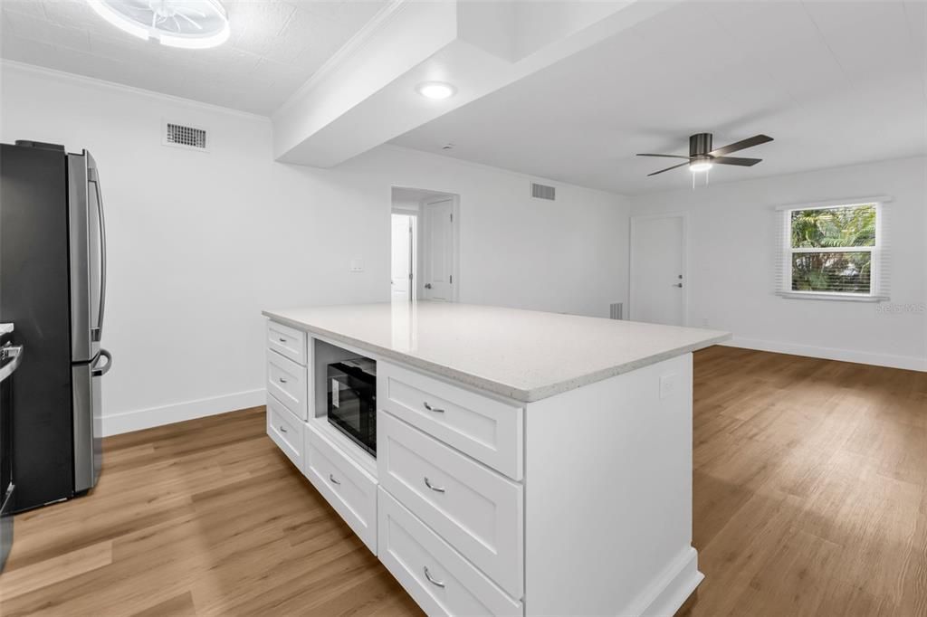 Под контрактом: $350,000 (4 спален, 0 ванн, 2016 Квадратных фут)