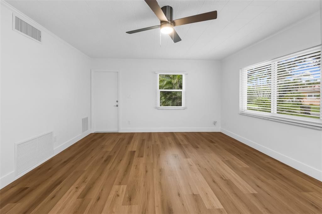 Под контрактом: $350,000 (4 спален, 0 ванн, 2016 Квадратных фут)