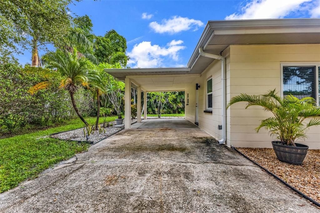 Под контрактом: $350,000 (4 спален, 0 ванн, 2016 Квадратных фут)