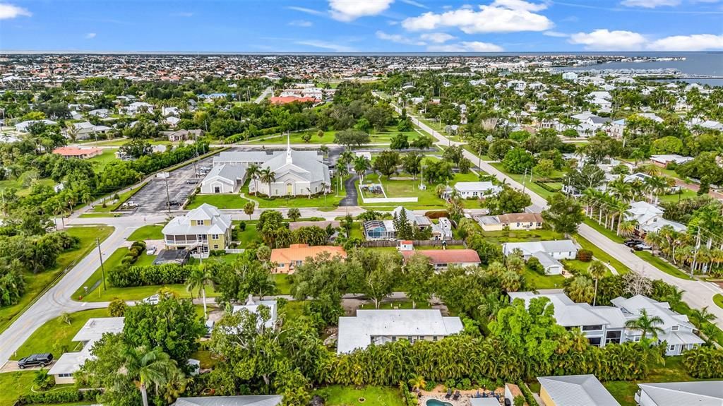 Под контрактом: $350,000 (4 спален, 0 ванн, 2016 Квадратных фут)