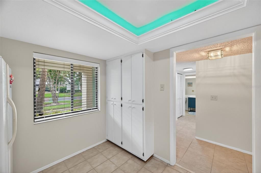 Под контрактом: $140,000 (1 спален, 1 ванн, 815 Квадратных фут)