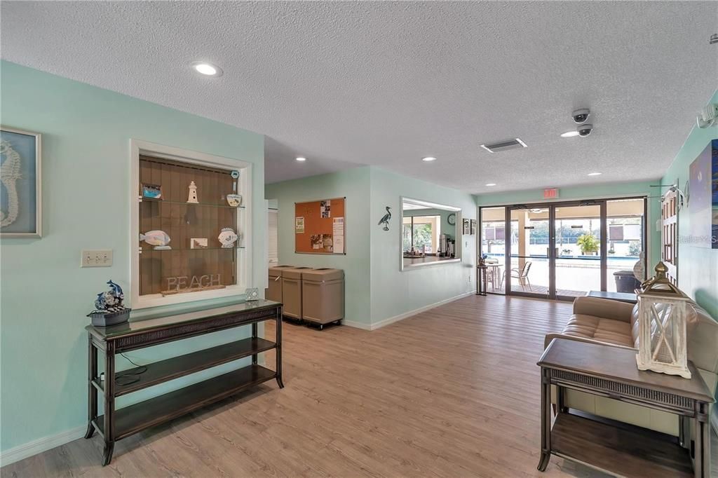 Под контрактом: $140,000 (1 спален, 1 ванн, 815 Квадратных фут)