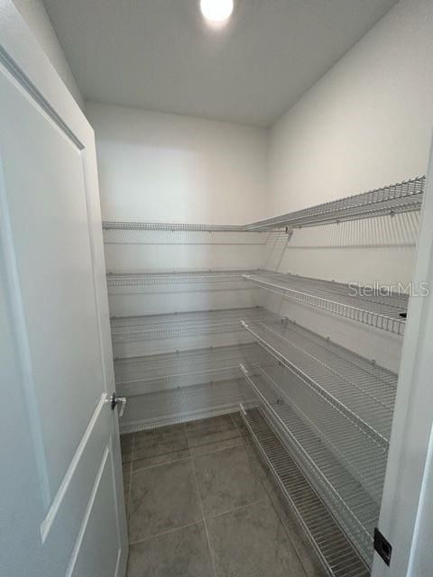 合同活跃: $2,250 (5 贝兹, 2 浴室, 2430 平方英尺)