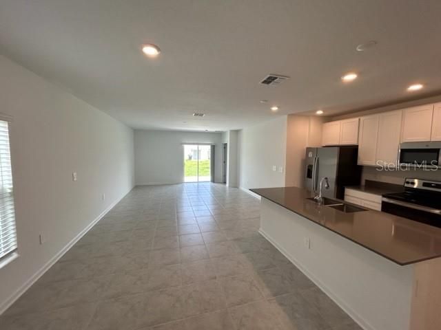 合同活跃: $2,250 (5 贝兹, 2 浴室, 2430 平方英尺)