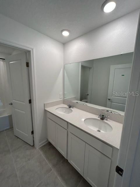 合同活跃: $2,250 (5 贝兹, 2 浴室, 2430 平方英尺)