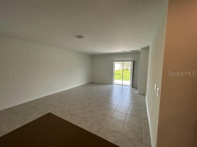 合同活跃: $2,250 (5 贝兹, 2 浴室, 2430 平方英尺)