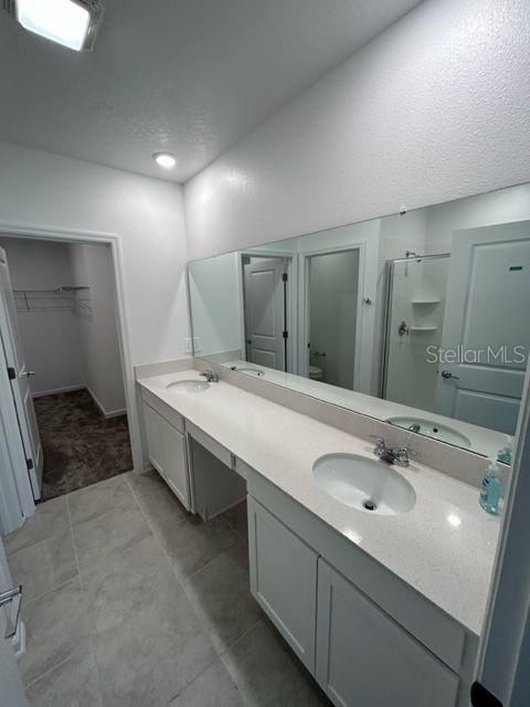 合同活跃: $2,250 (5 贝兹, 2 浴室, 2430 平方英尺)