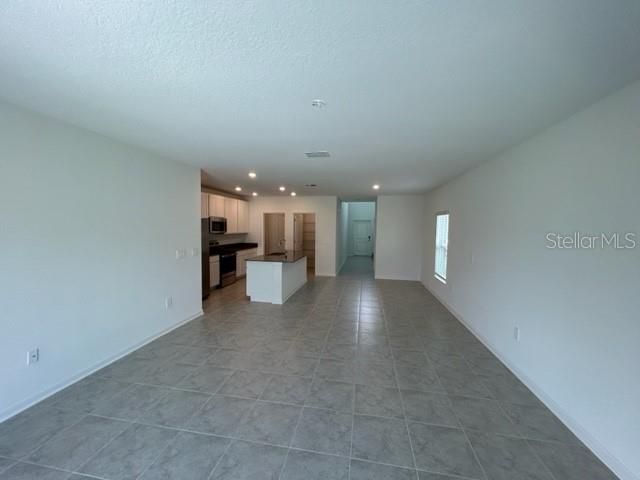 合同活跃: $2,250 (5 贝兹, 2 浴室, 2430 平方英尺)