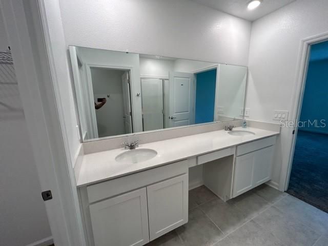 合同活跃: $2,250 (5 贝兹, 2 浴室, 2430 平方英尺)