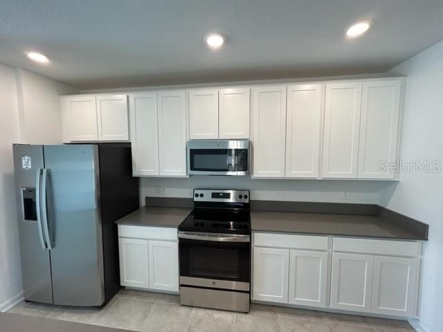 合同活跃: $2,250 (5 贝兹, 2 浴室, 2430 平方英尺)