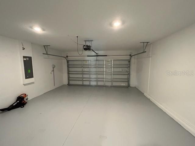 合同活跃: $2,250 (5 贝兹, 2 浴室, 2430 平方英尺)