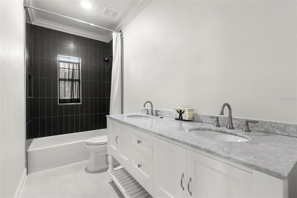 待售: $999,999 (4 贝兹, 2 浴室, 2767 平方英尺)