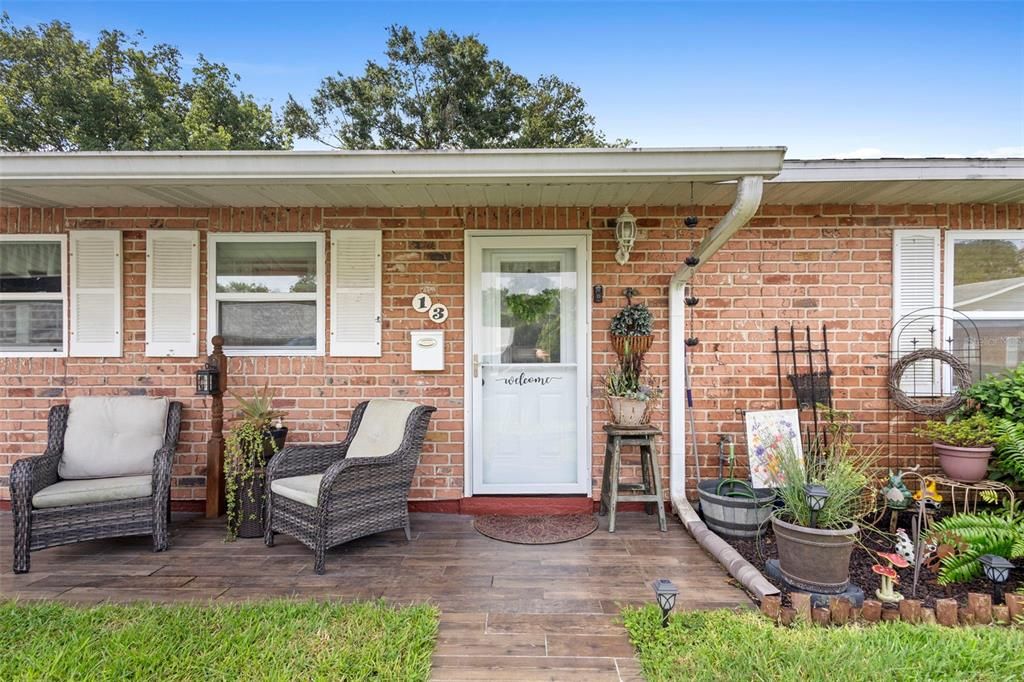 Active With Contract: $179,900 (2 beds, 1 baths, 930 Square Feet)