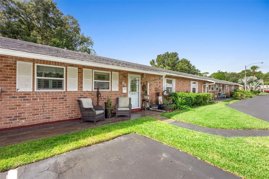 Active With Contract: $179,900 (2 beds, 1 baths, 930 Square Feet)