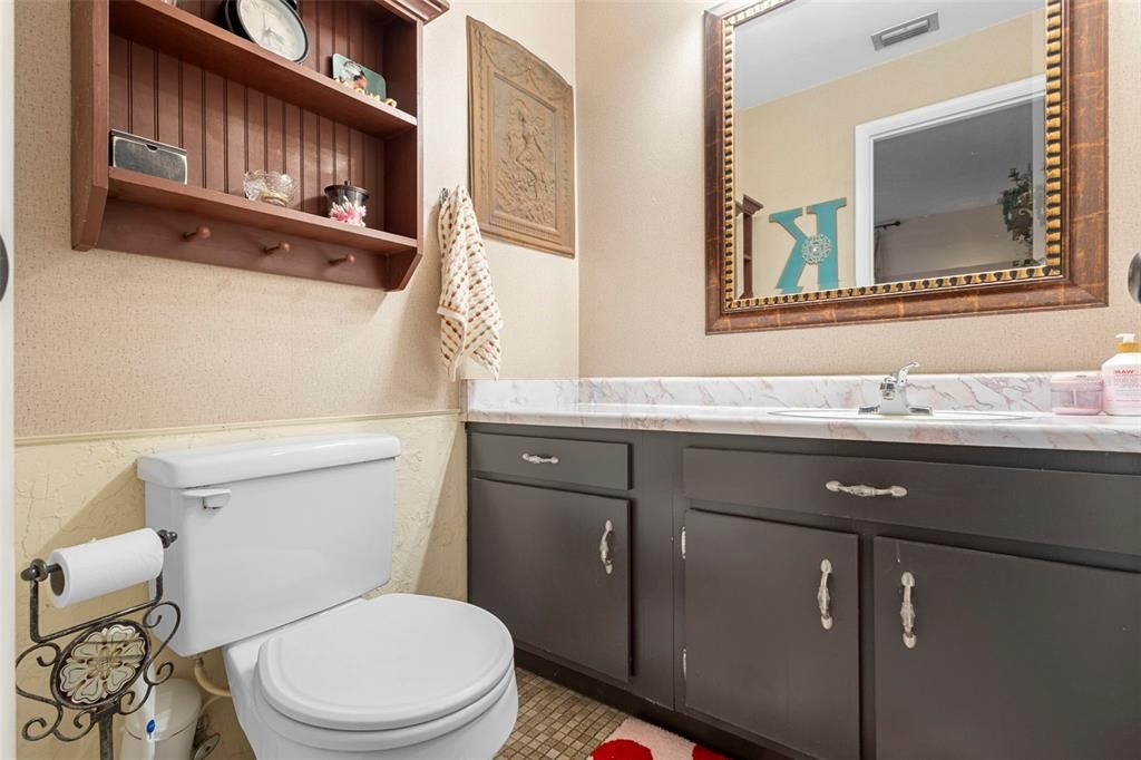 Active With Contract: $179,900 (2 beds, 1 baths, 930 Square Feet)