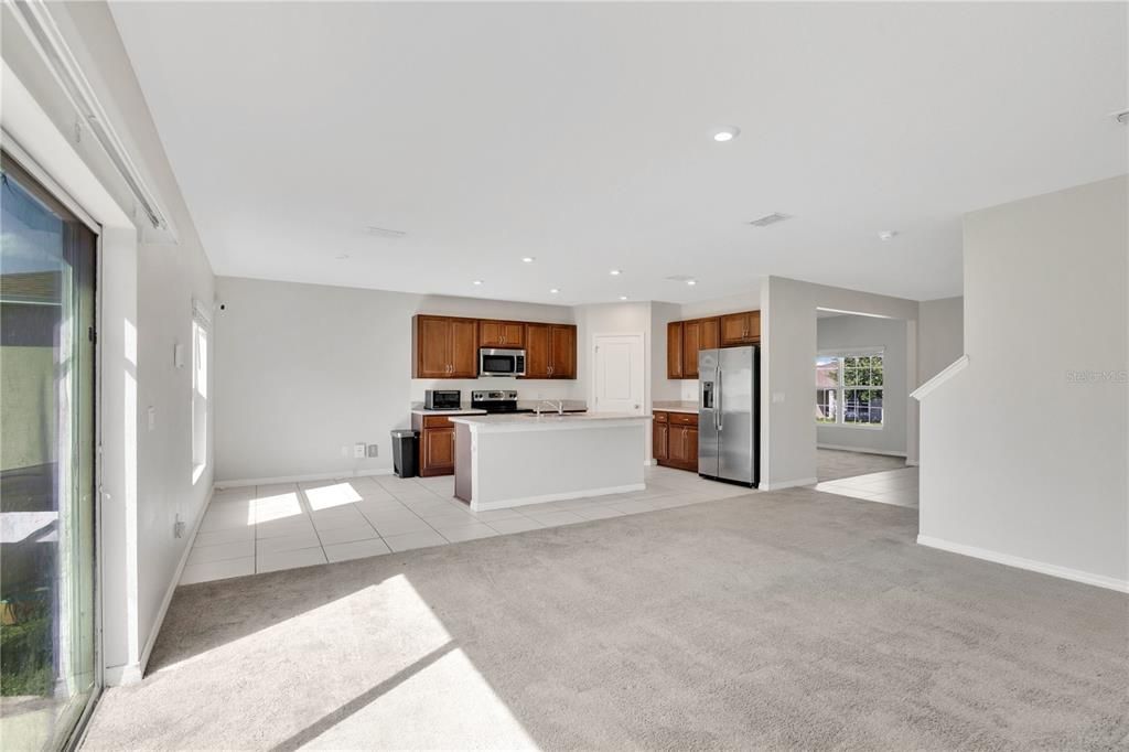 Activo con contrato: $375,000 (5 camas, 3 baños, 2351 Pies cuadrados)