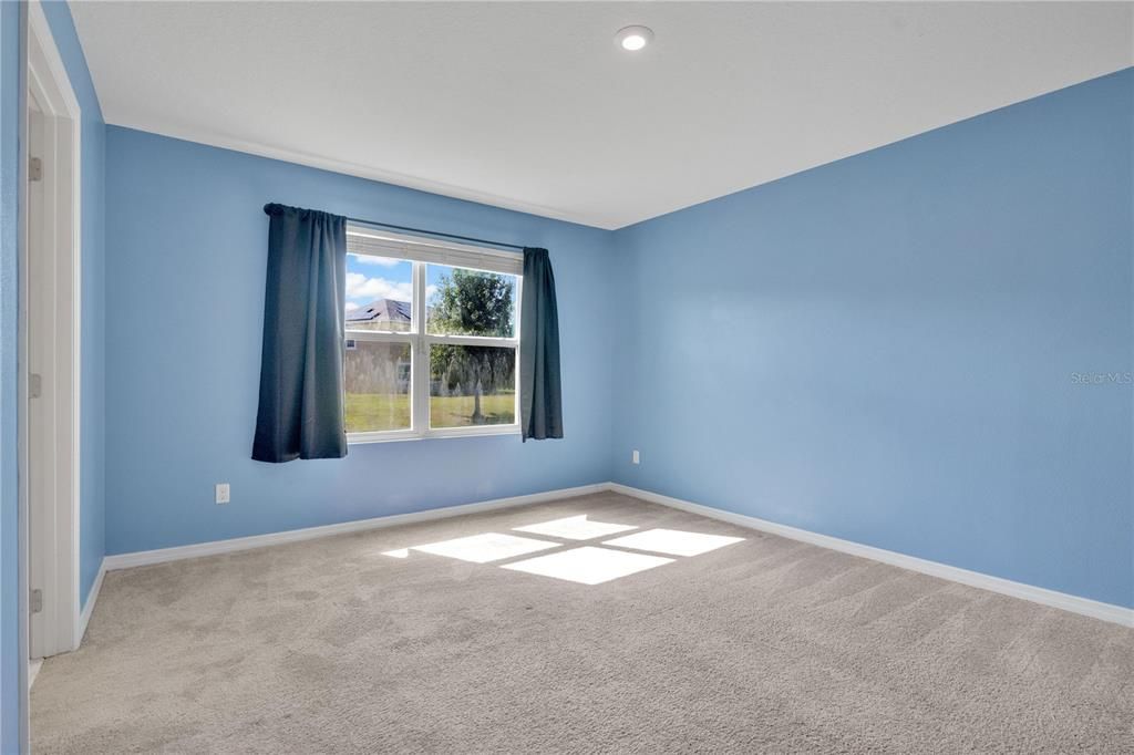 Activo con contrato: $375,000 (5 camas, 3 baños, 2351 Pies cuadrados)