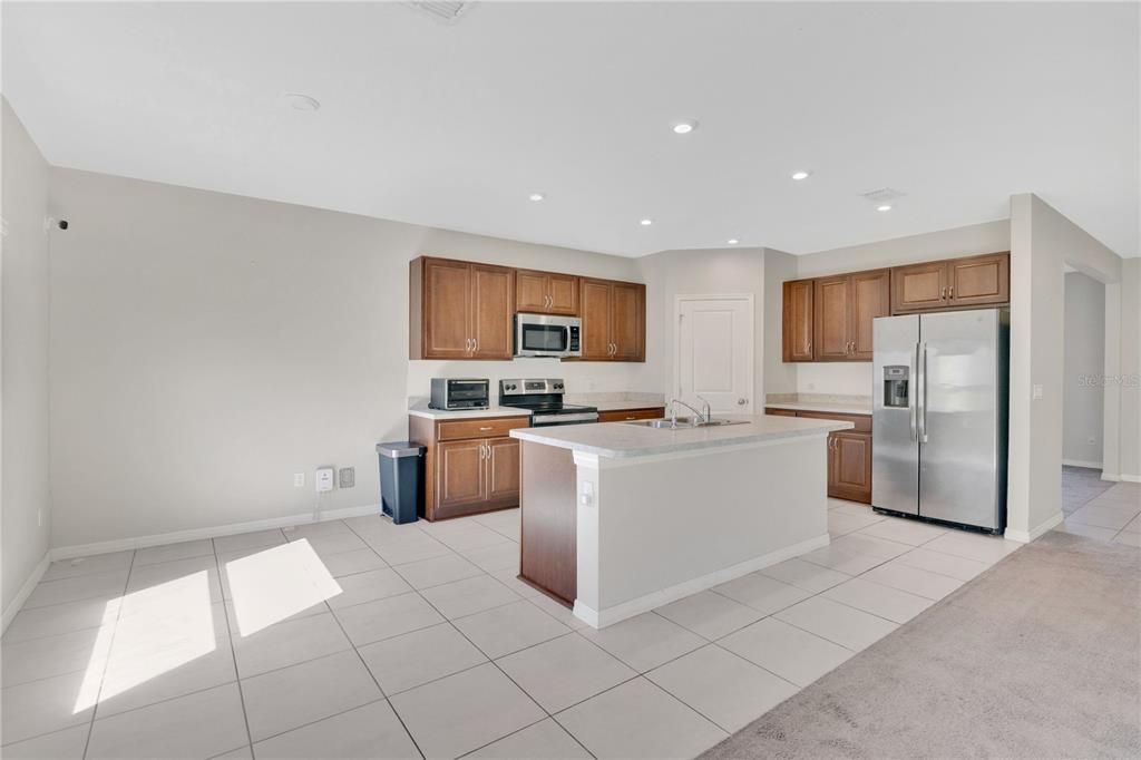 Activo con contrato: $375,000 (5 camas, 3 baños, 2351 Pies cuadrados)